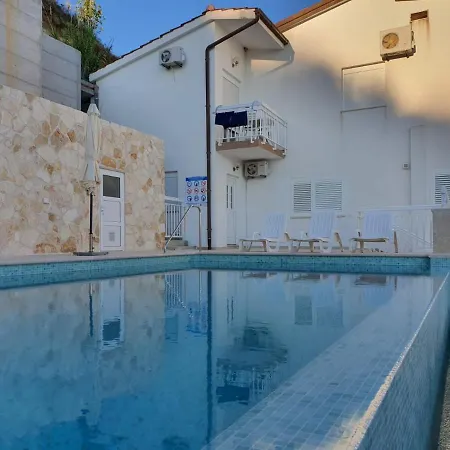 아파트 1 With Pool And Amazing Sea View *